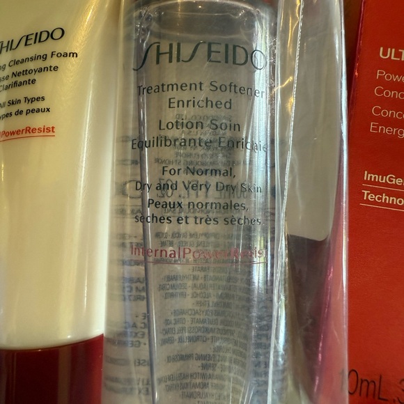 NEW Shiseido Vital Perfection Lifting & Firming Gift Set - Picture 11 of 15